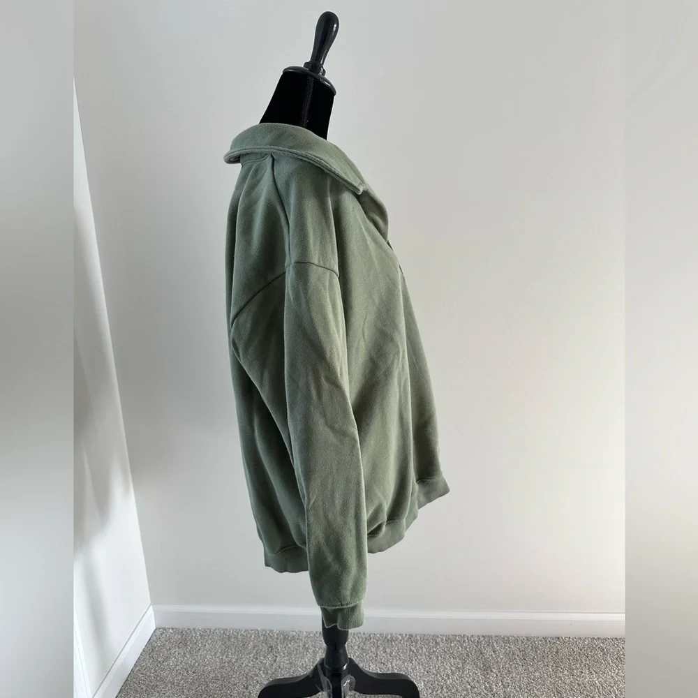 Women’s Crop Shop Boutique Oversized Collar Sweatshirt in Clover - Picture 5 of 7